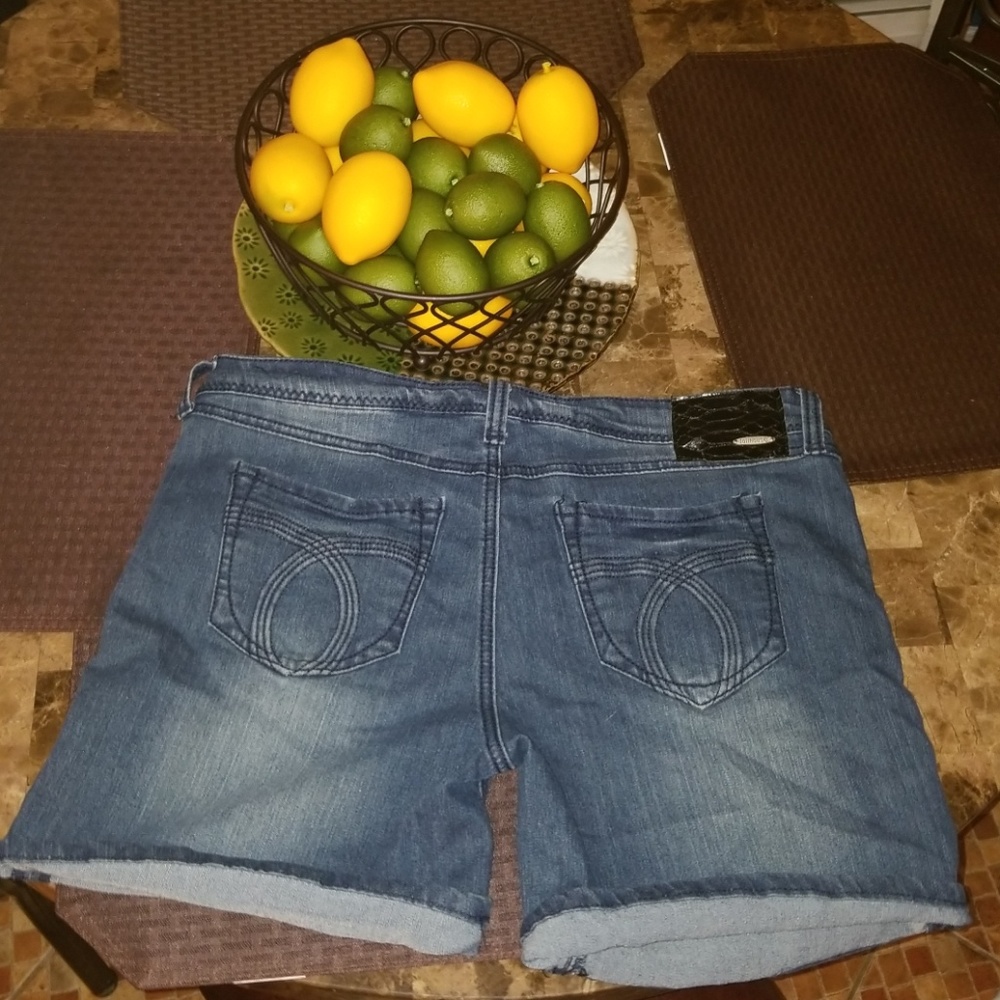 Shorts - Picture 2 of 2